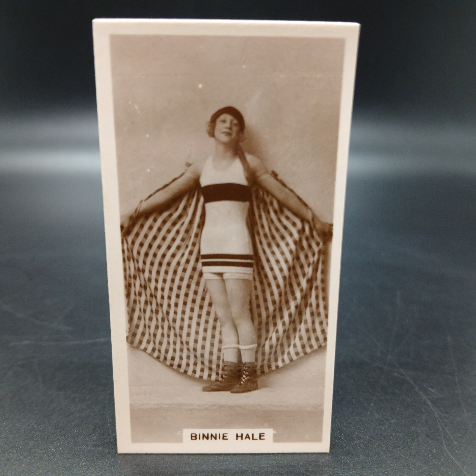1930 De Reszke J Millhoff Co In The Public Eye #24 Binnie Hale Cigarette Card
