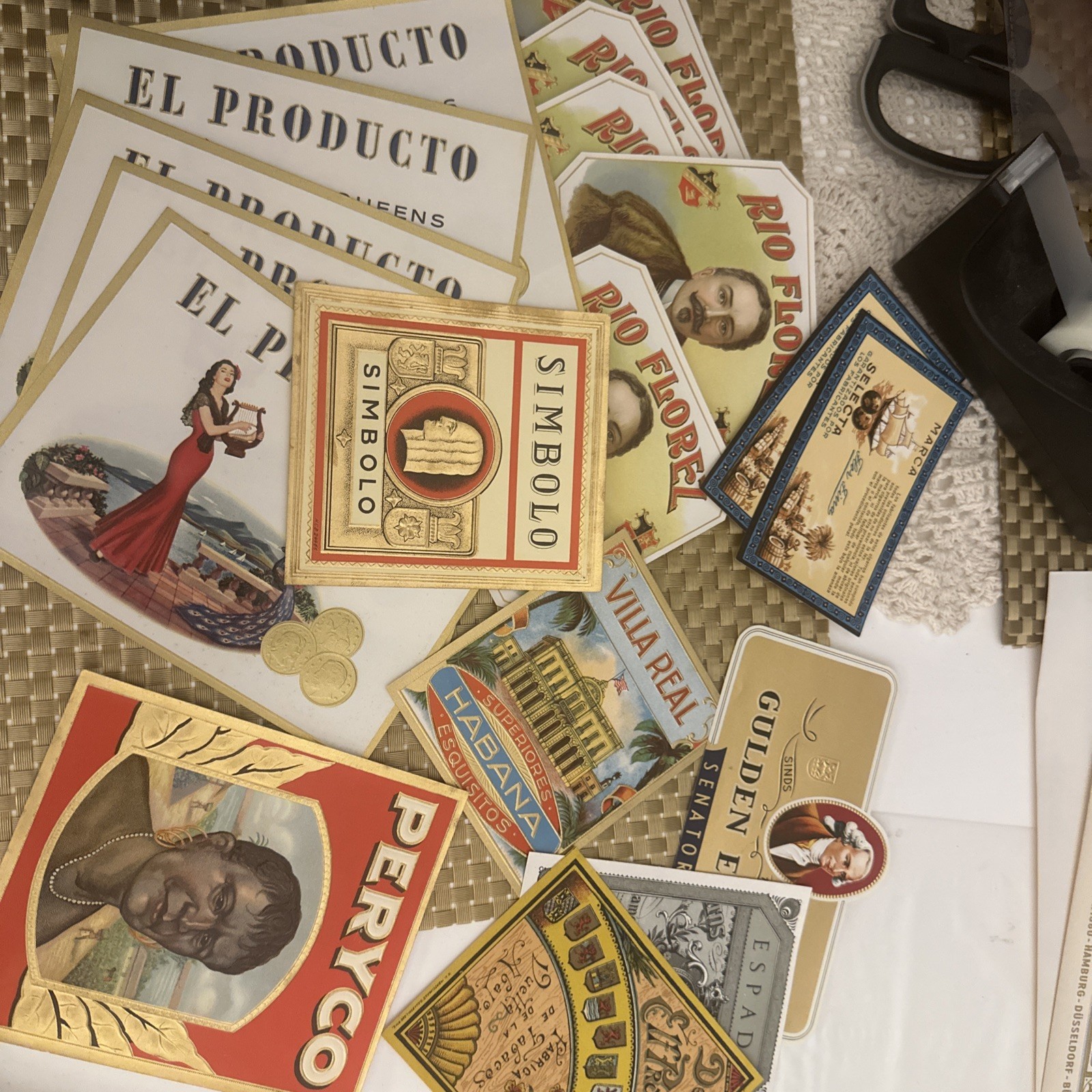 Lot Of 18 Gold Embossed Golden era of Cigar Labels Villa Real El Producto
