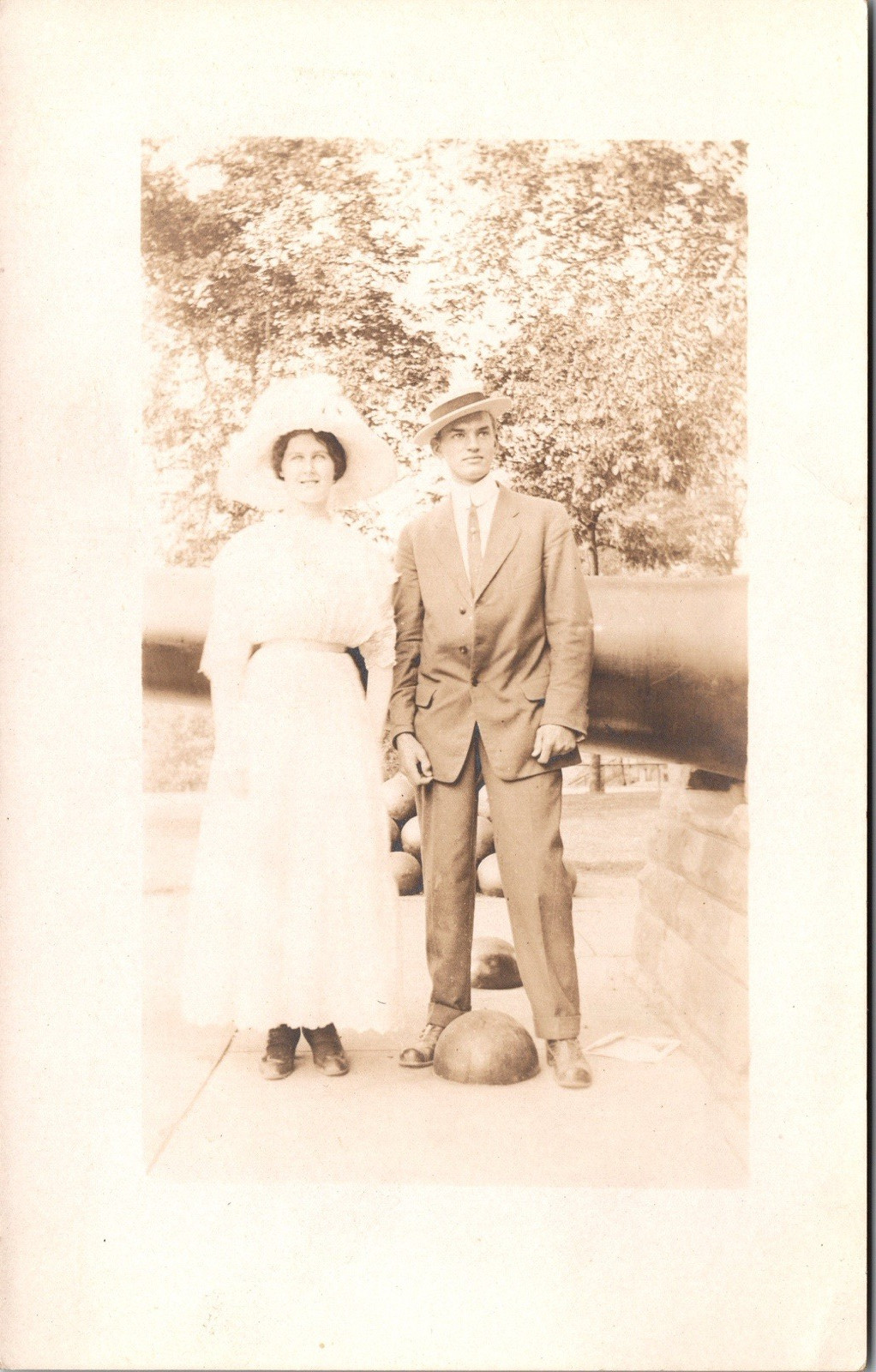Postcard Real Photo RPPC Nicely Dressed Couple Wearing Hats