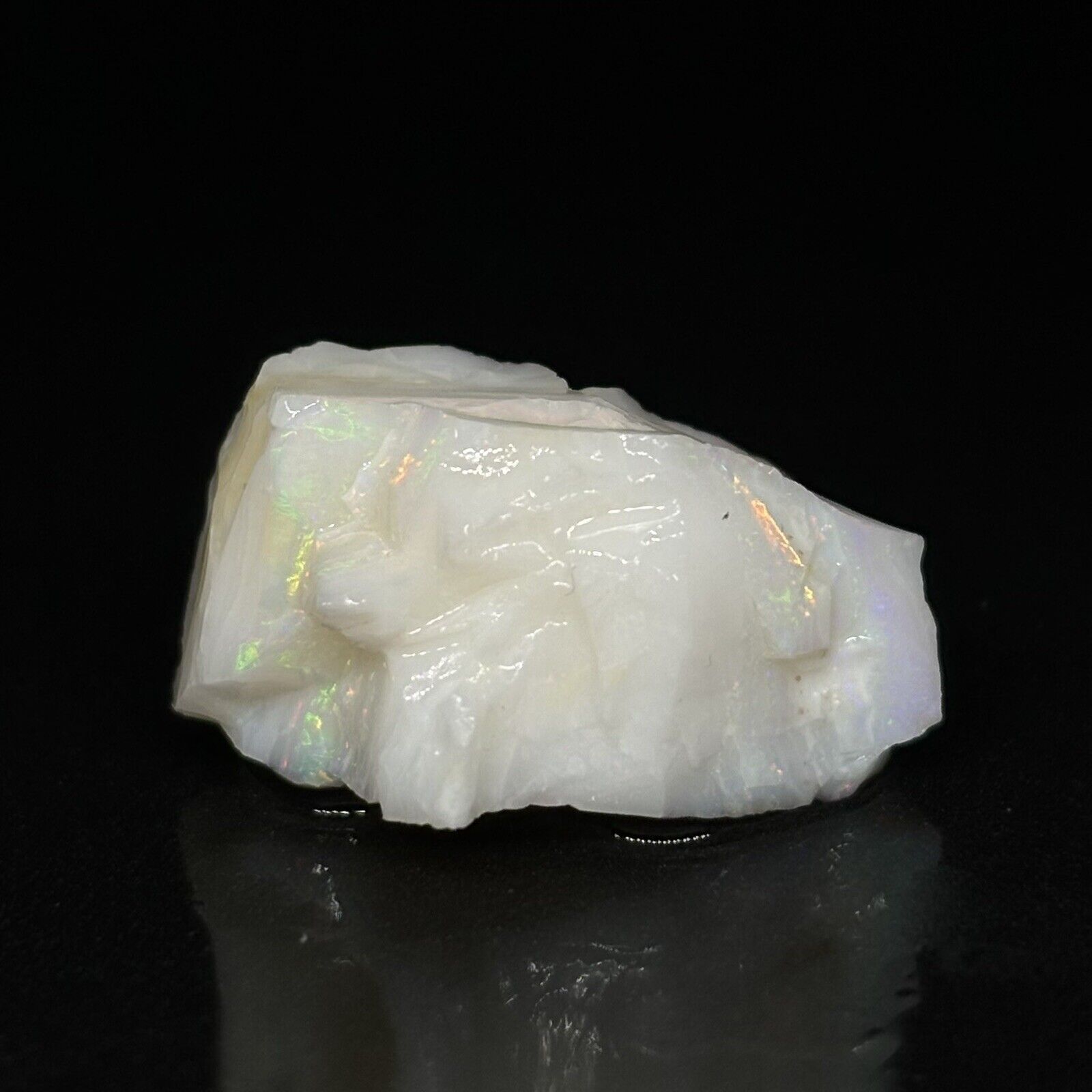 Raw Uncut White US Spencer Idaho Opal With Color Flash & Color Bars For Cabbing