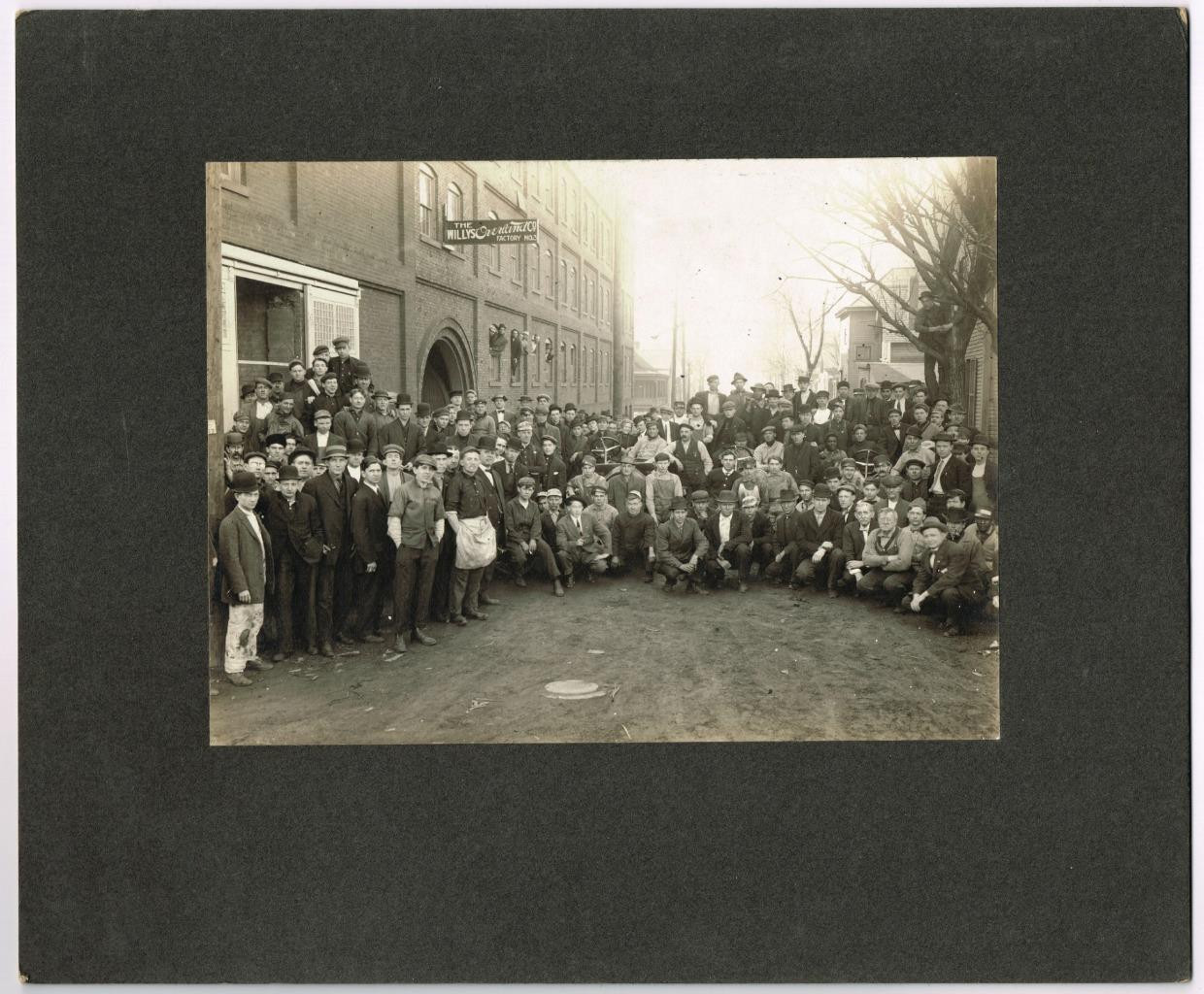 S15, 528-10, 1911, Cabinet Card, Willys Overland Co, Factory No 3 & Employees