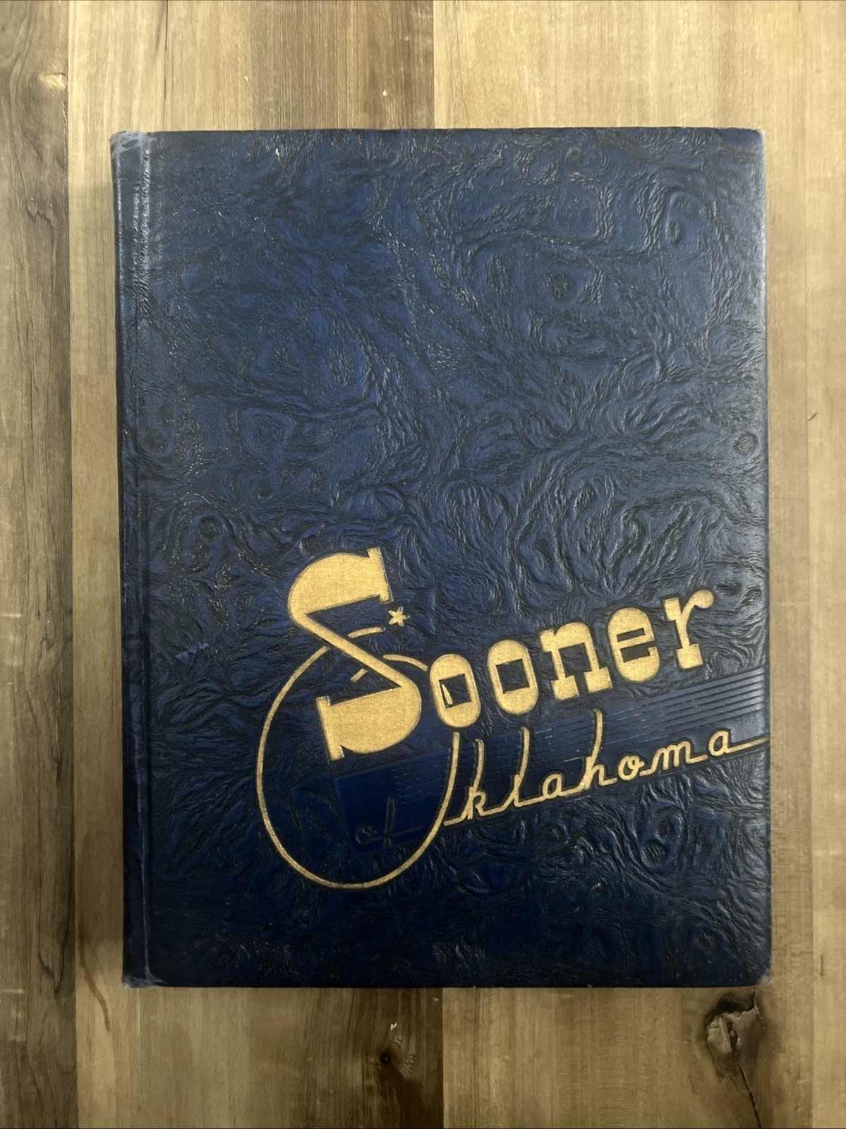 VINTAGE 1943 Oklahoma Sooner Annual Yearbook University of Oklahoma VERY GOOD