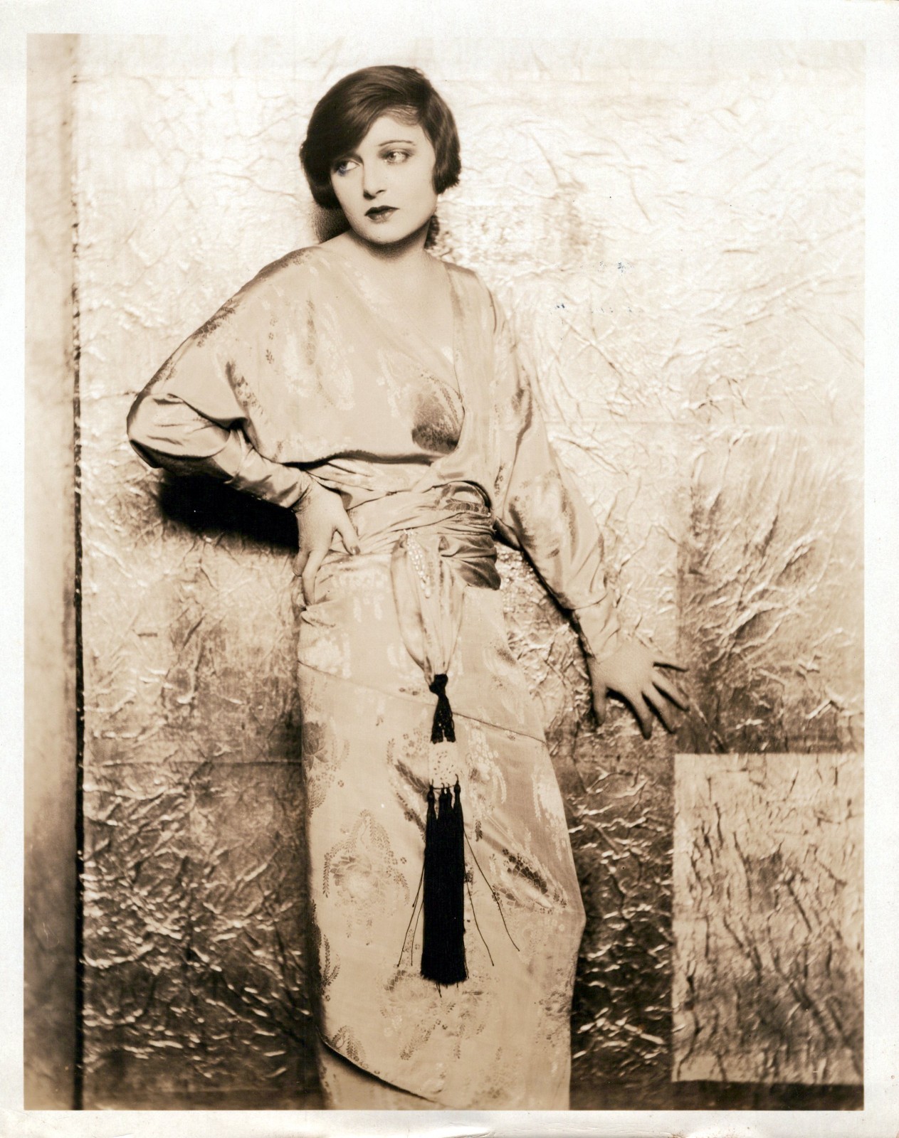 HOLLYWOOD CORINNE GRIFFITH STYLISH POSE STUNNING PORTRAIT MANDEVILLE PHOTO MA92