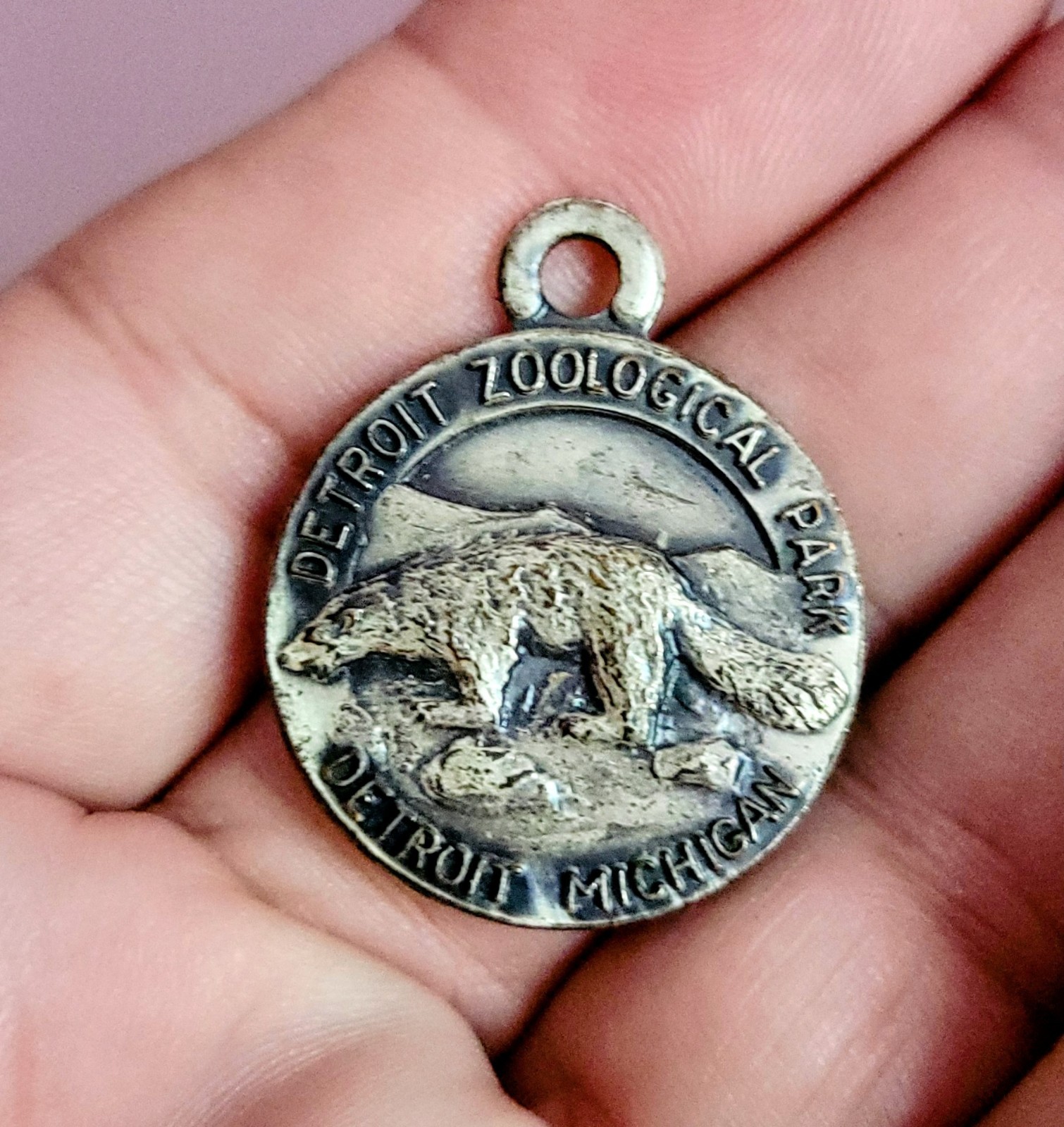 Antique 1920s Souvenir Detroit Zoological Park Michigan Wolverine Medal Pendant 