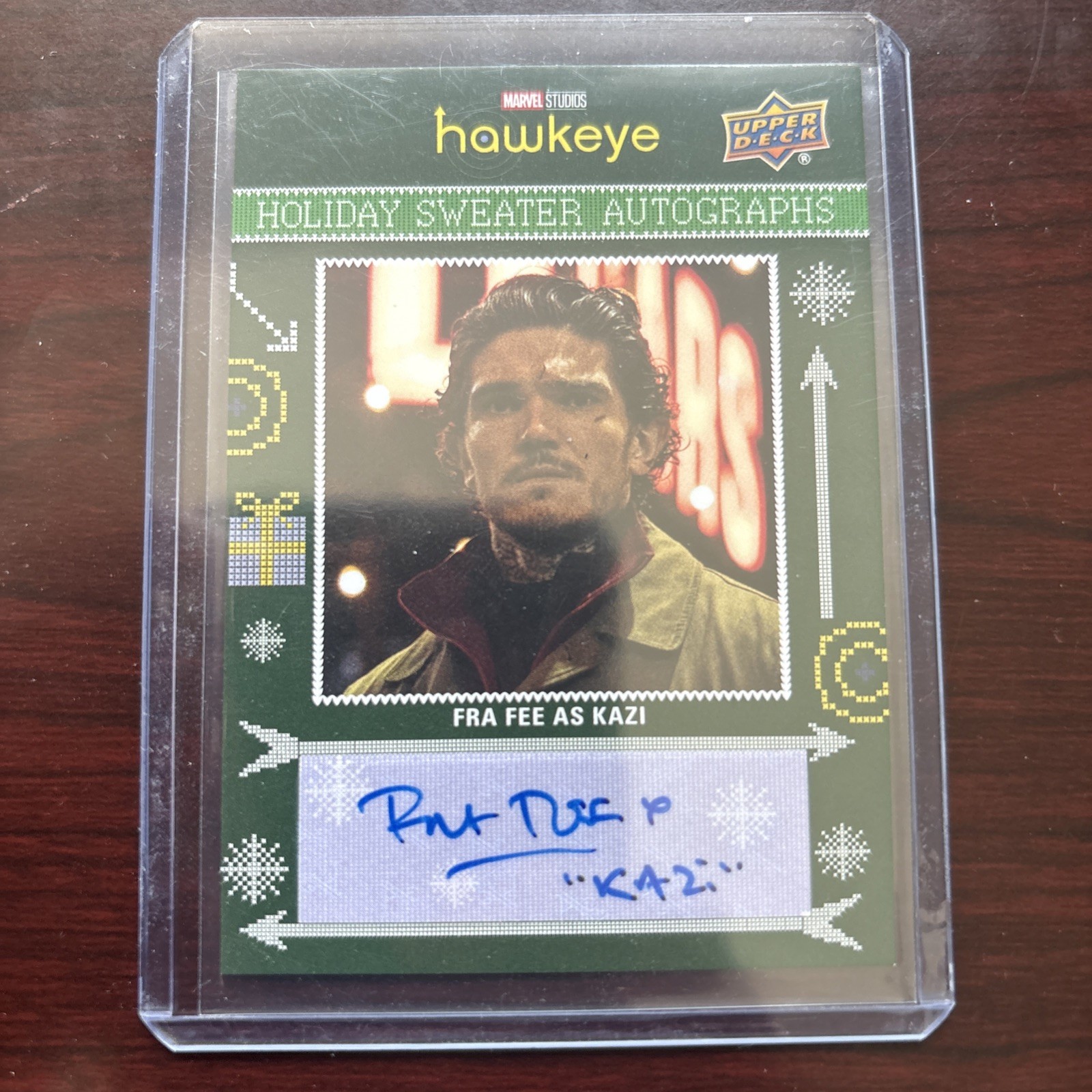 Fra Fee Kazi Auto Inscription 2023 Upper Deck Marvel Hawkeye Holiday Autograph