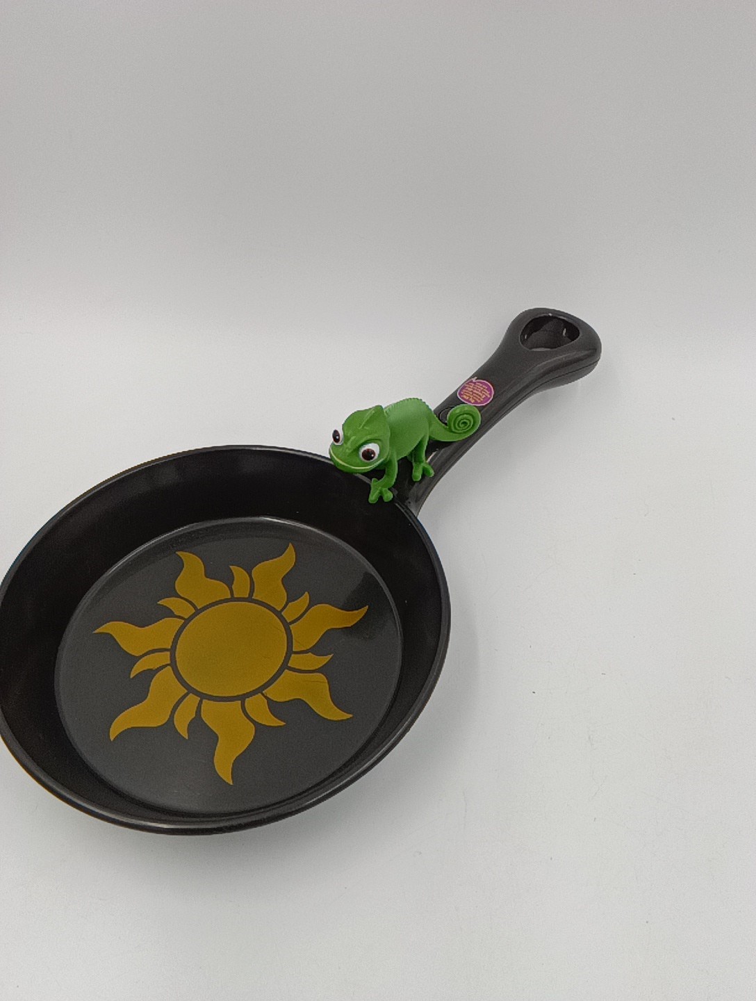 Disney Tangled Rapunzel Frying Pan Costume Toy w/ Sounds Pascal Chameleon Cook