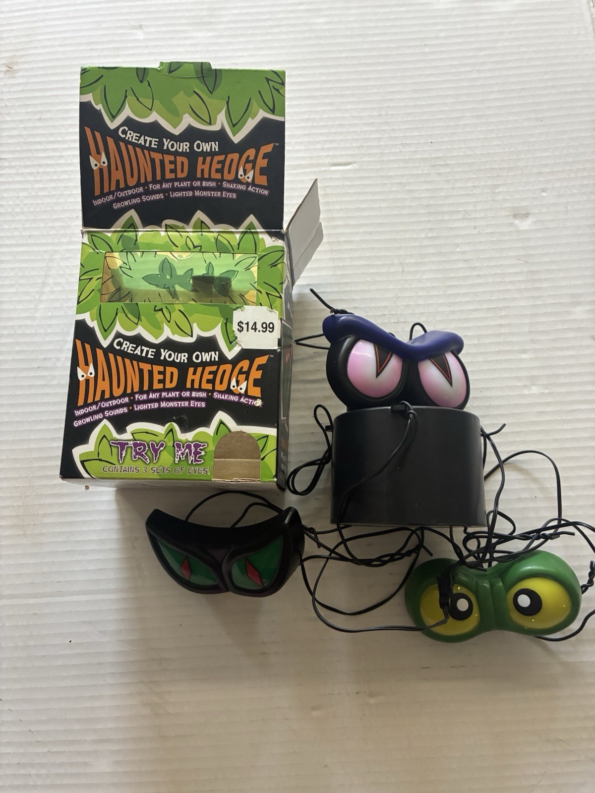 2011 Tekky Toys Haunted Hedge Monster Eyes Halloween Prop Sound Activated Box
