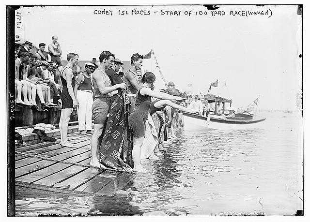 Photo:Coney Island NY Women�s 100 Yard Swimming Race Start 1910s