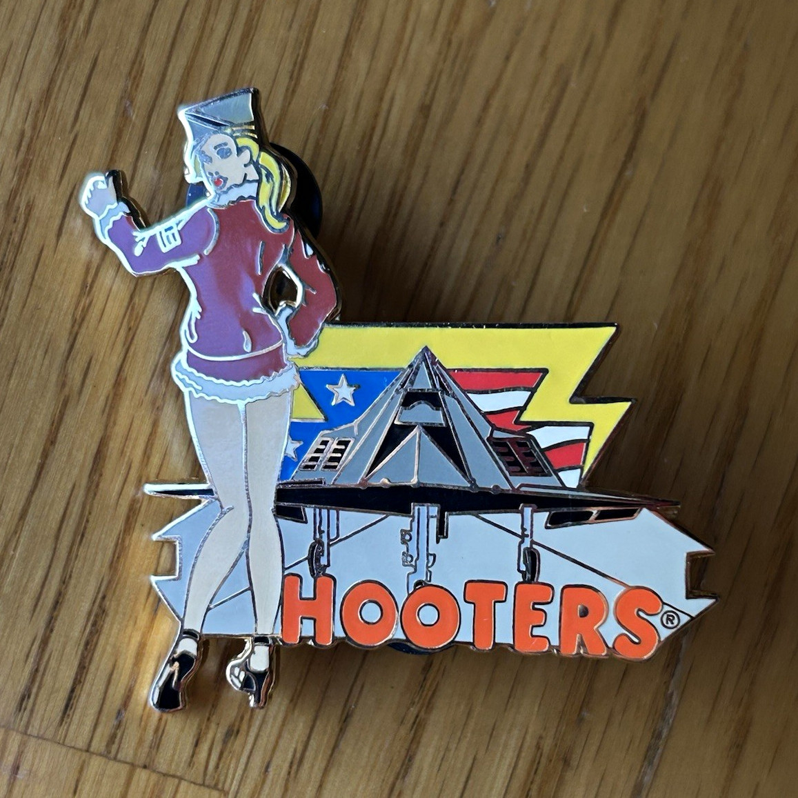 Hooters 1994 Original Advertising Pin Multicolor Restaurants & Fast Food