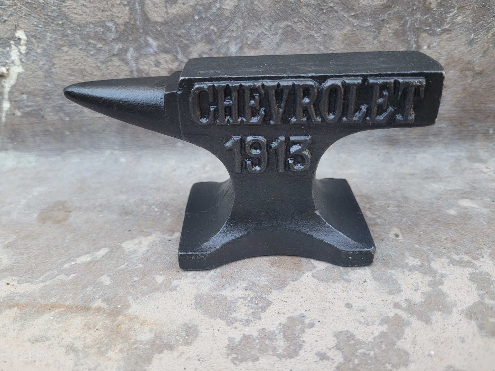 Chevrolet 1913 Cast Iron Anvil With Antique Finish &Raised Letters Paperweight