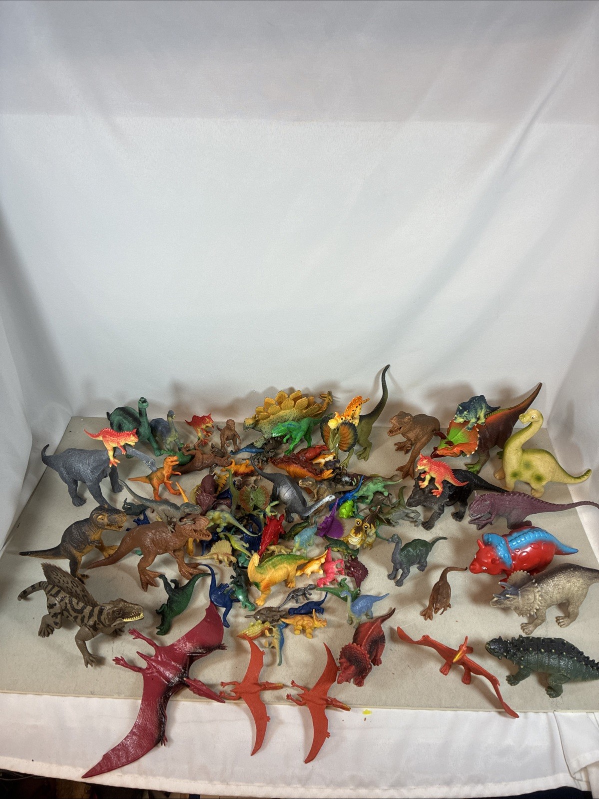 Massive Dinosaur Lot Of ~100 . Various Shapes And Sizes