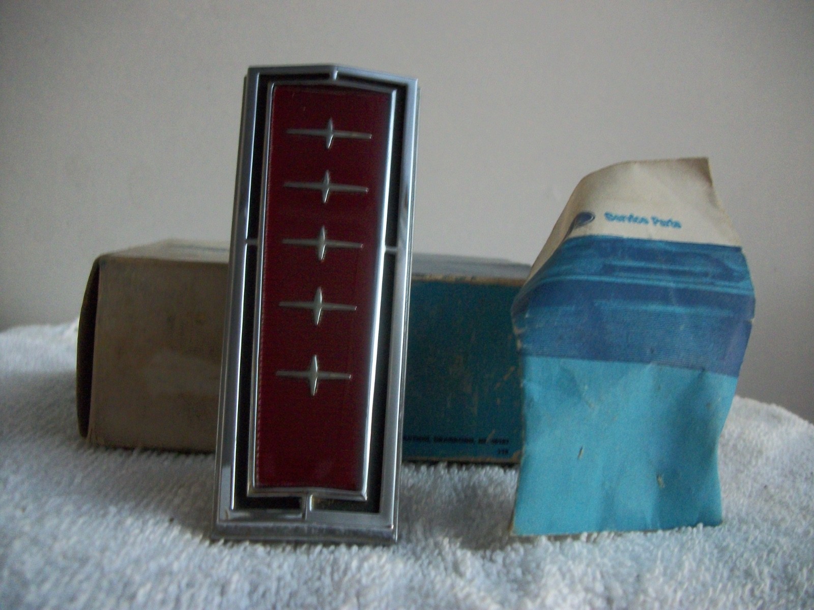 1969 Mercury Monterey Custom NOS FRONT CENTER GRILLE EMBLEM ORNAMENT MEDALLION