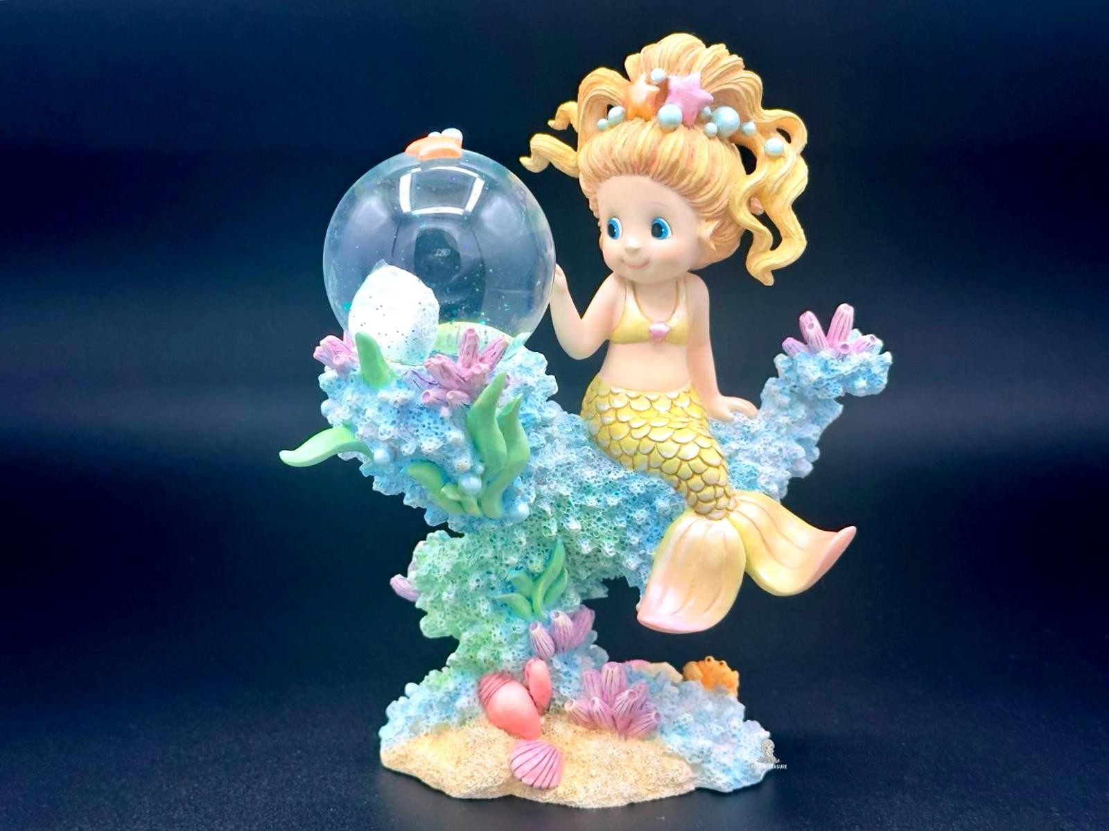 Cute Mermaid Figurine with Snow Globe Decoration