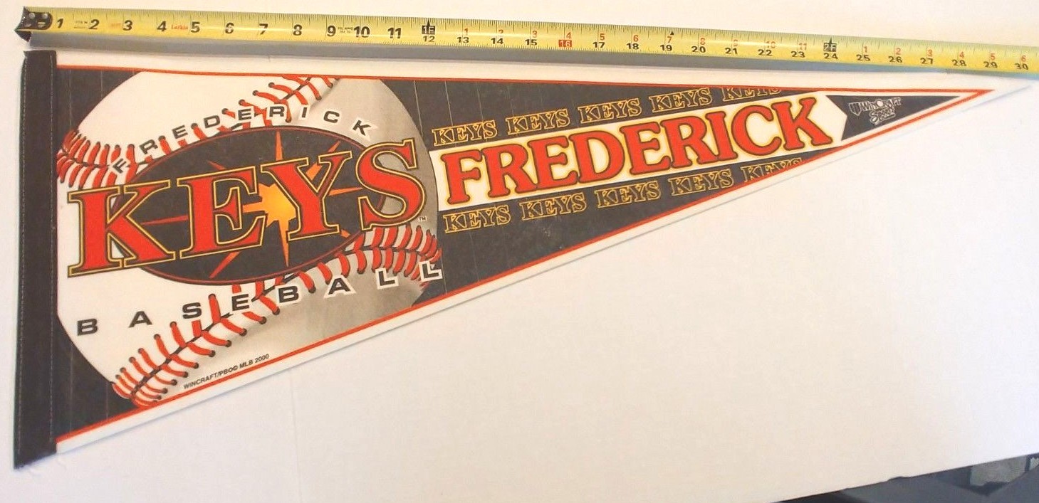 (1) VINTAGE FREDRICK KEYS PENNANT 30\