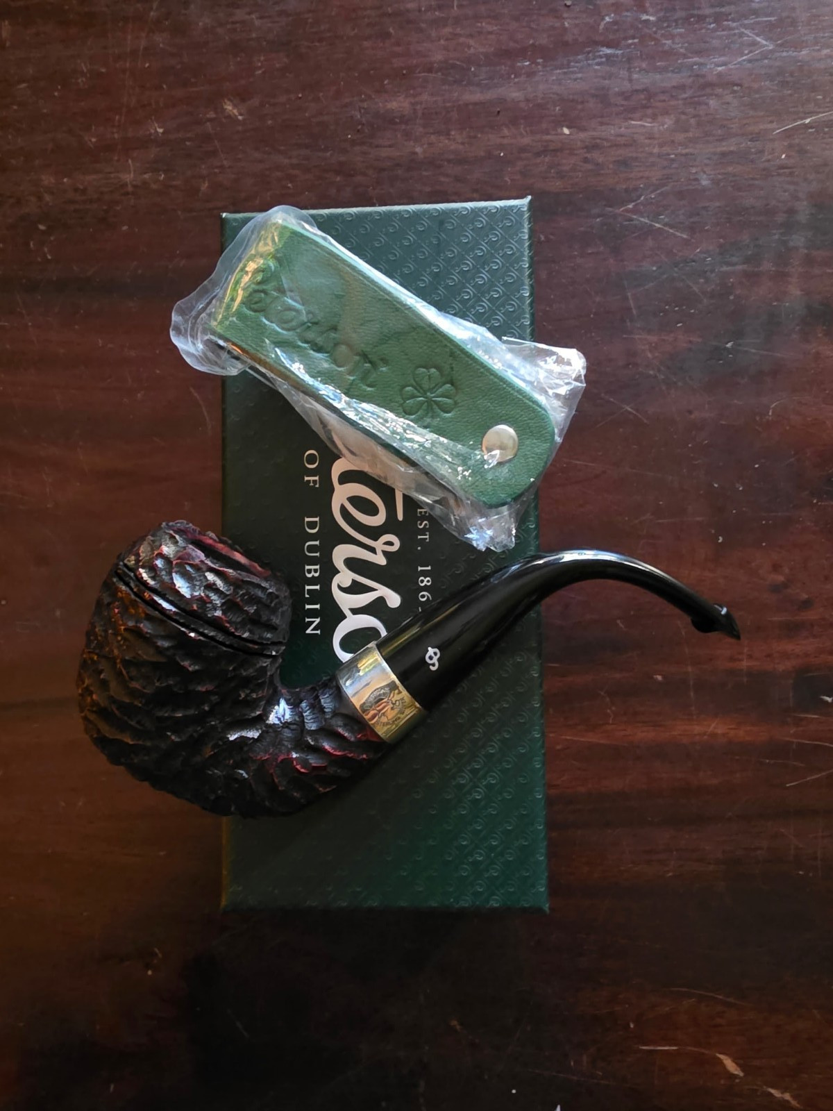 Peterson Sherlock Holmes Rusticated Watson P-Lip w/ Peterson Leather Pipe Stand