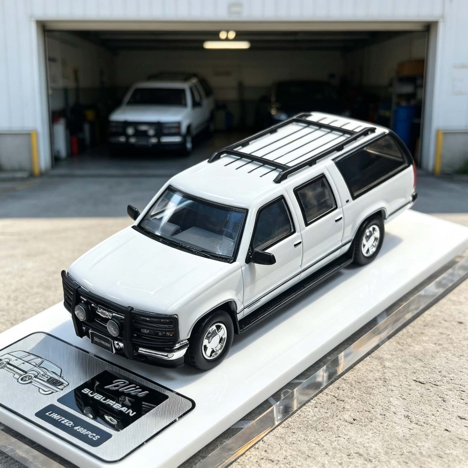 HEC Beijing Show Exclusive Bliss 1:64 Suburban GMT400 Alloy Model Car