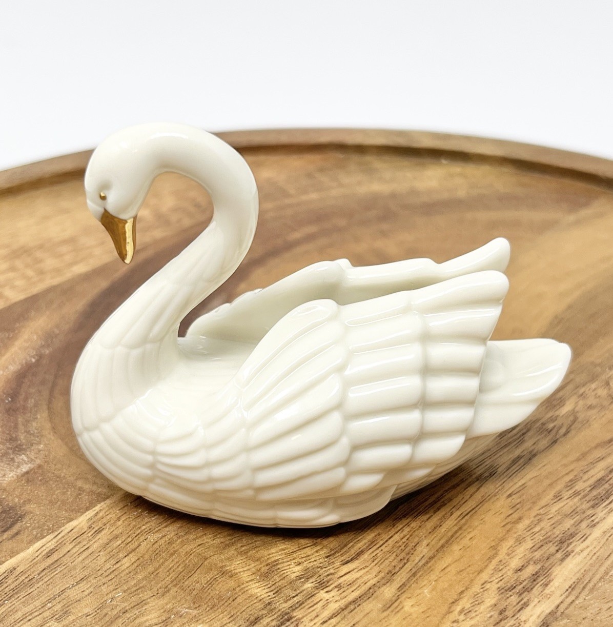 Vintage Lenox Ivory Swan Figurine 24K Gold?Accent Place Card Holder/Cake Topper