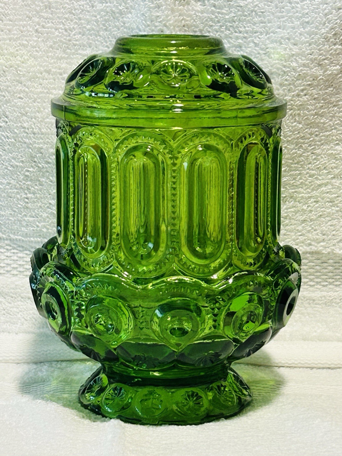Vintage L.E. Smith Moon and Stars Emerald Green Glass Fairy / Candle Lamp 6.5\