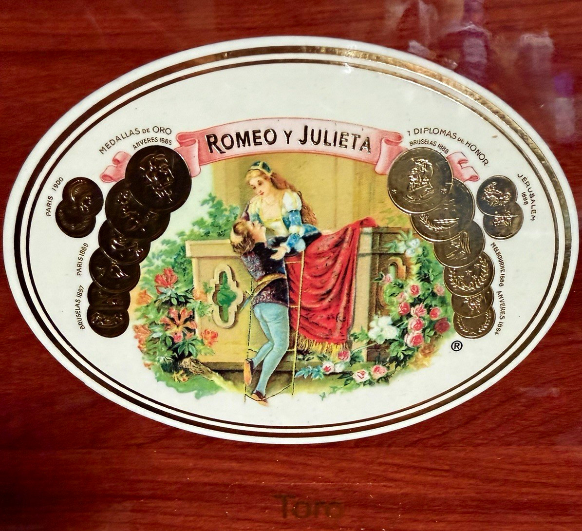 Romeo y Julieta Aniversario Toro Wooden Cigar Humidor Box Cigar Box