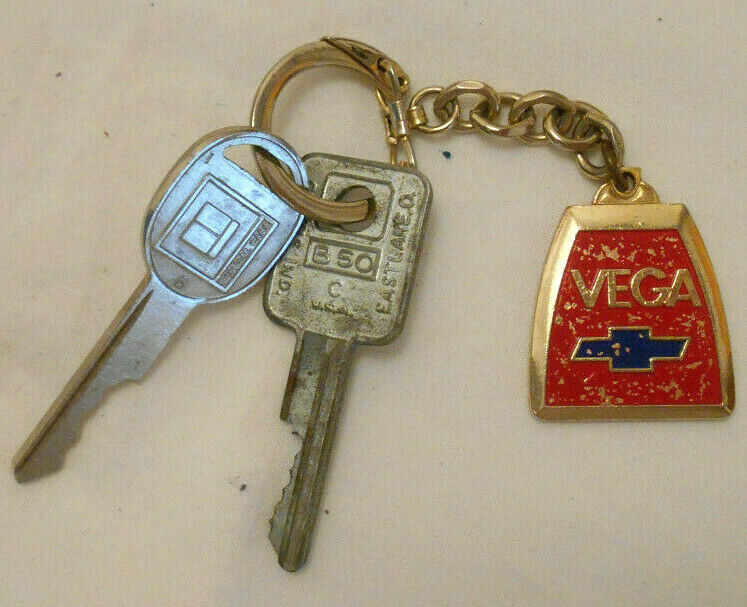 Vintage 70\'s 1971-77 Chevy Vega Keychain Fob w 2 Keys NICE