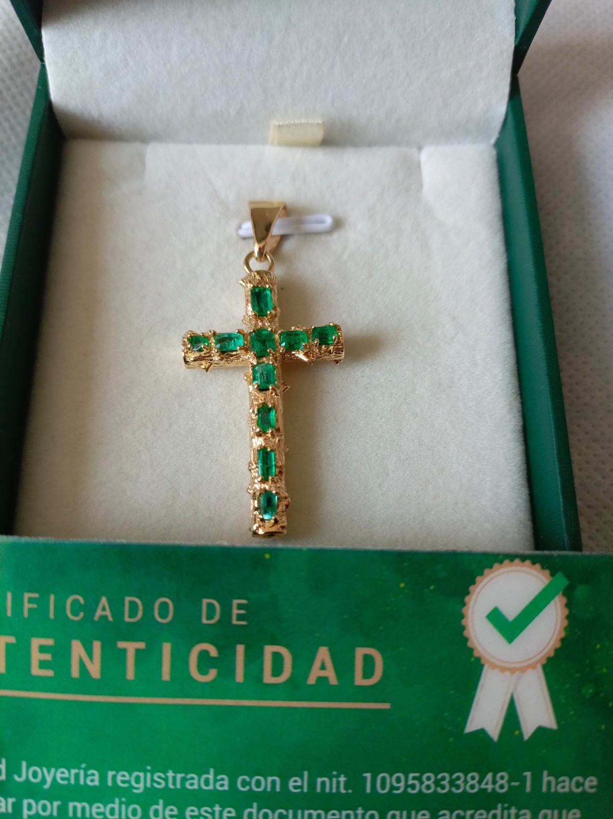 18K Yellow Gold  Cross Pendant Jewelry With 10 Colombian natural emeralds