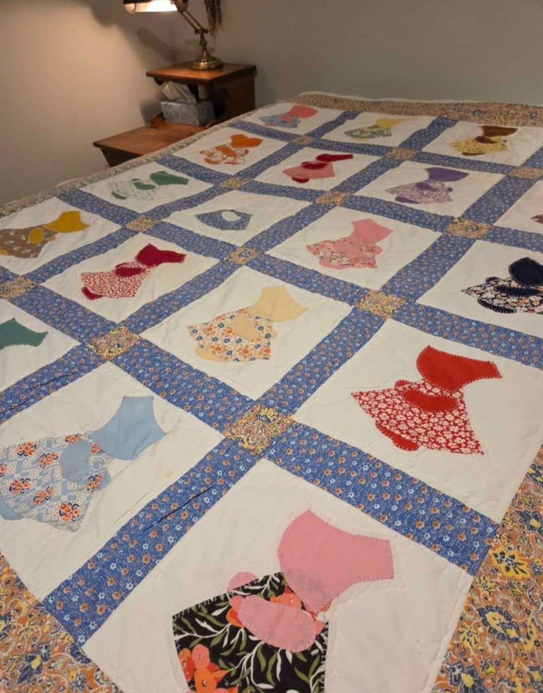 Handmade Vintage Applique & Embroidery Sunbonnet Sue Quilt