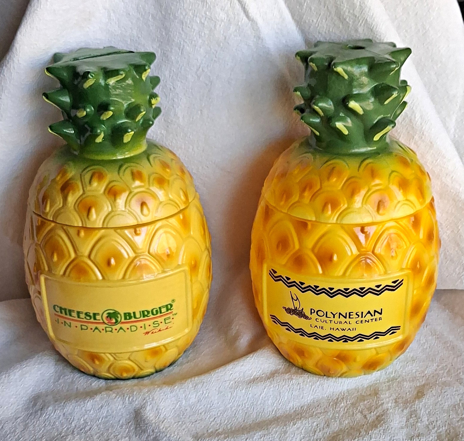 Set Of 2 SOUVENIR CUPS Cheeseburger in Paradise & Polynesian Cultural Pineapple