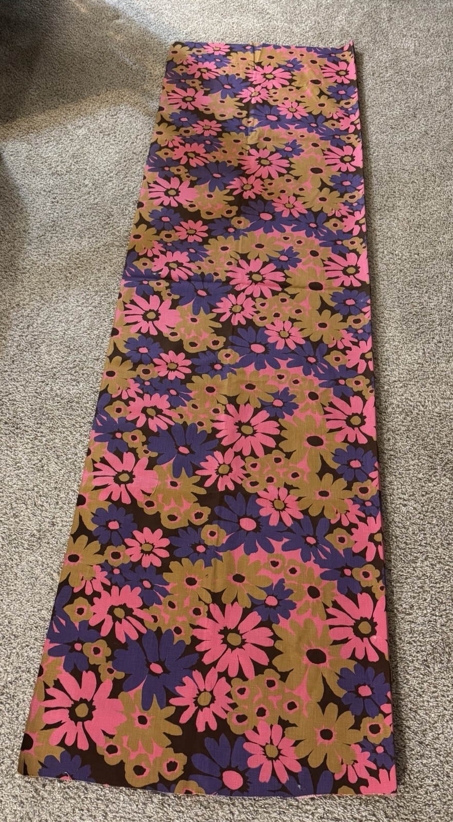 Vintage 60s/70s  Floral Fabric NOS Psychedelic Daisies ( 2 and 1/3 yds x45\