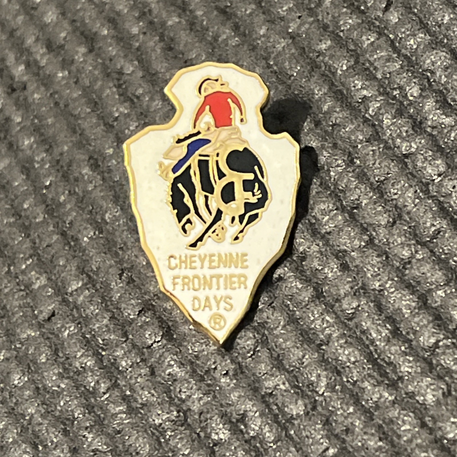 Cheyenne Fontier Days Barrel Racing Lapel Hat Pin Wyoming Souvenir P8057