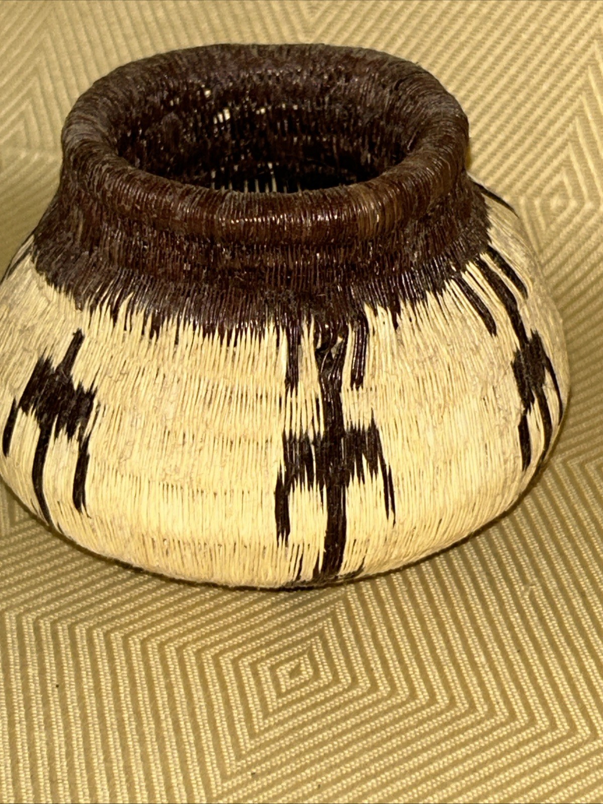 Vintage Panama WOUNAAN EMBERA Handwoven Coiled Basket Chunga Palm Animal Motif