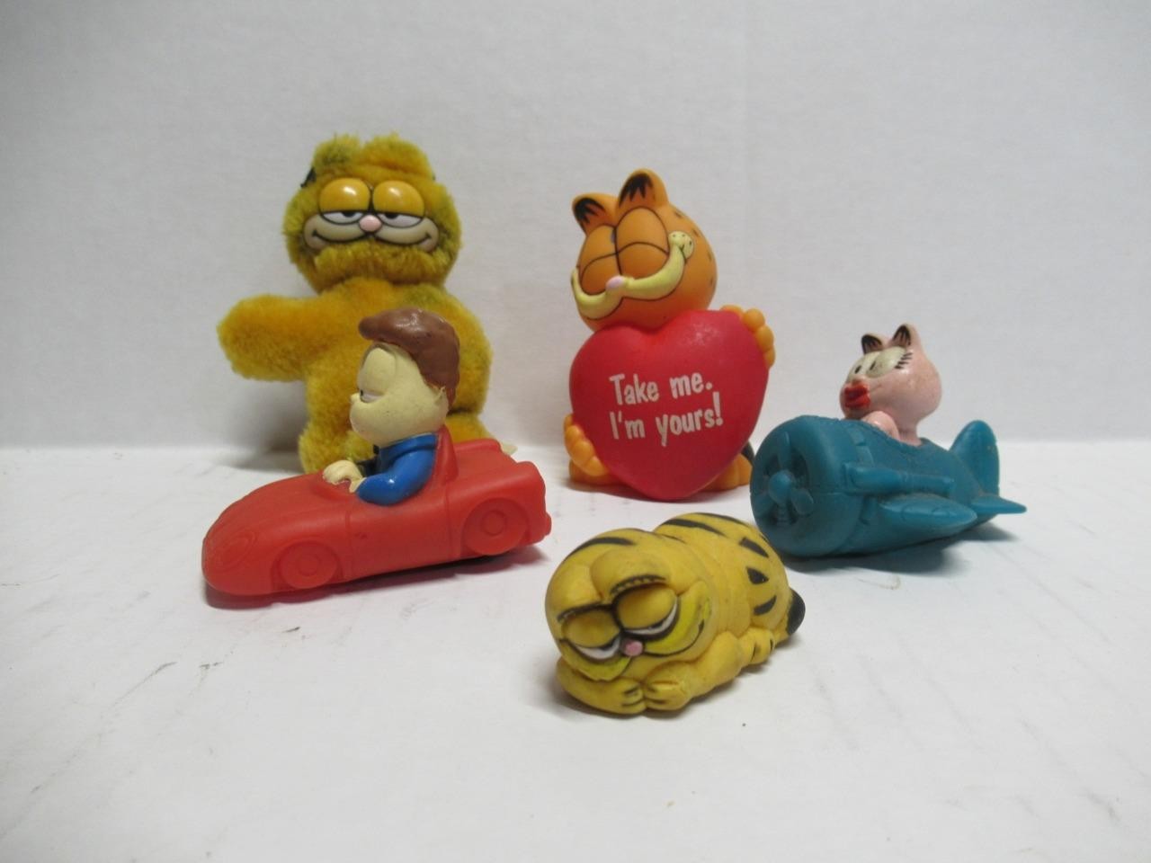 Lot of 5 Assorted Garfield Figures T133