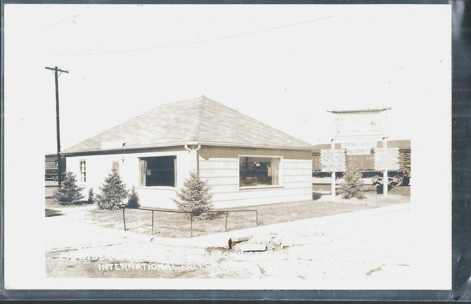 RPPC VIEW OF THE CHAMBER OF COMMERCE-WELCOME CENTER IN INTERNATIONAL FALLS, MN