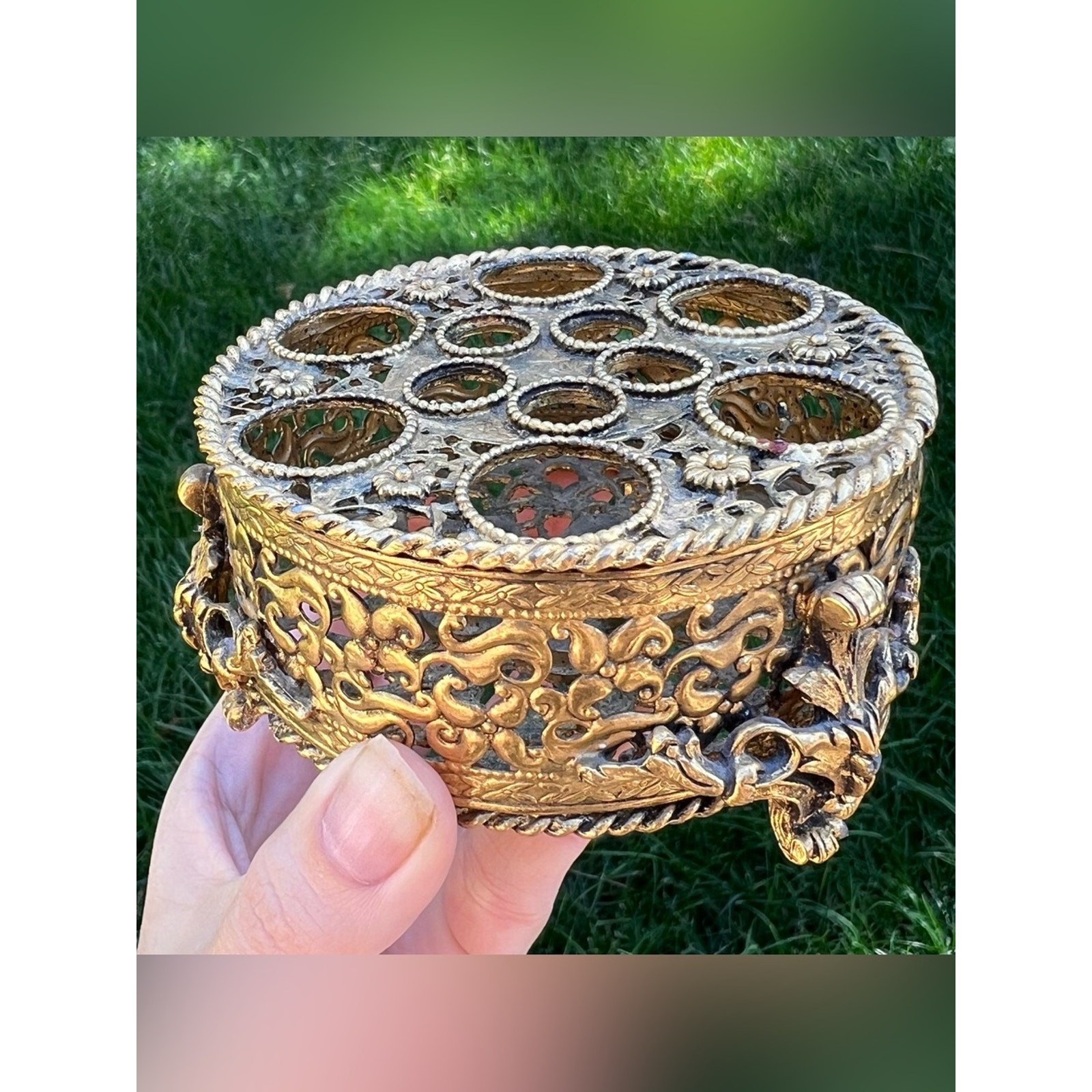 Vtg Stylebuilt NY Gold Tone Filigree Lipstick Holder Vanity Hollywood Regency