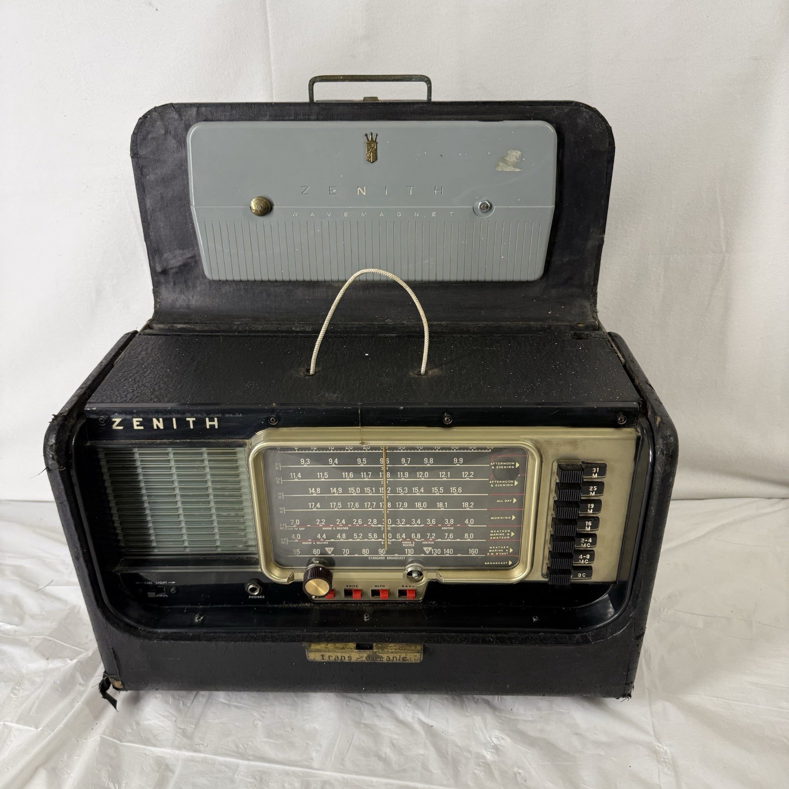 E1 VTG Zenith R600 Trans-Oceanic Wave Magnet Tube Radio Untested Damaged