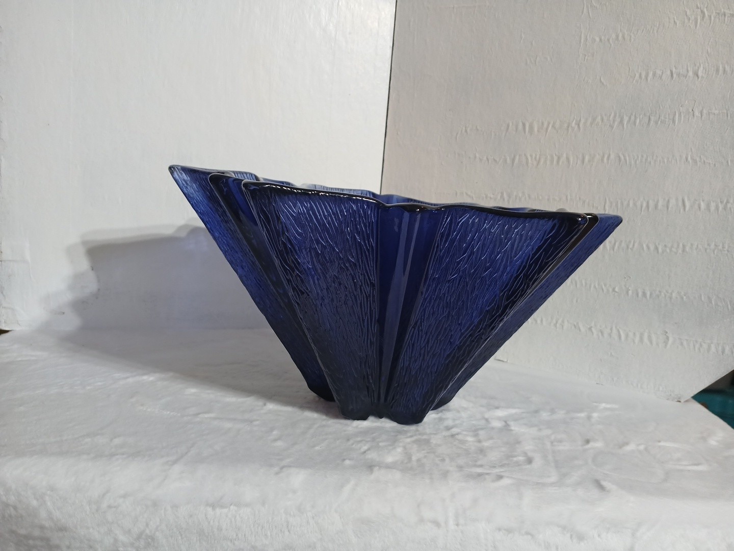 VTG Mid Century Modern Blue Rain Glass Large Bowl