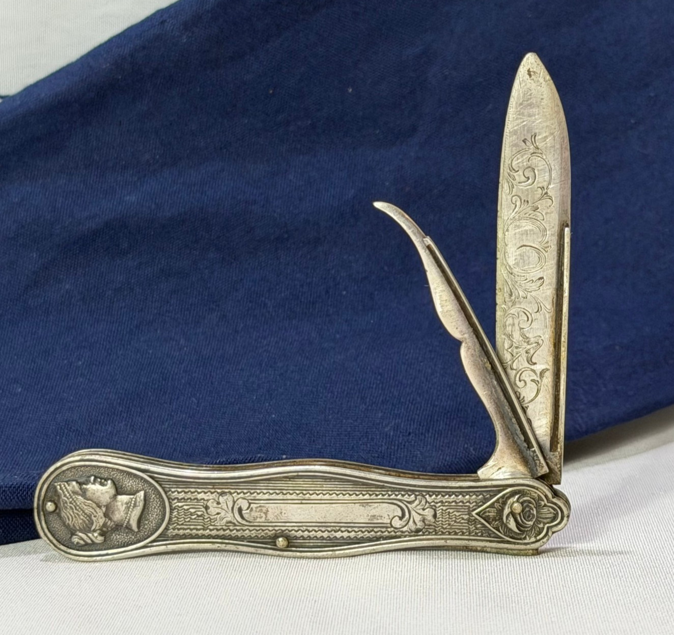 Antique Victorian Ladies\' Knife Folding Fruit Knife Seed/Nut Pick Etched Blade