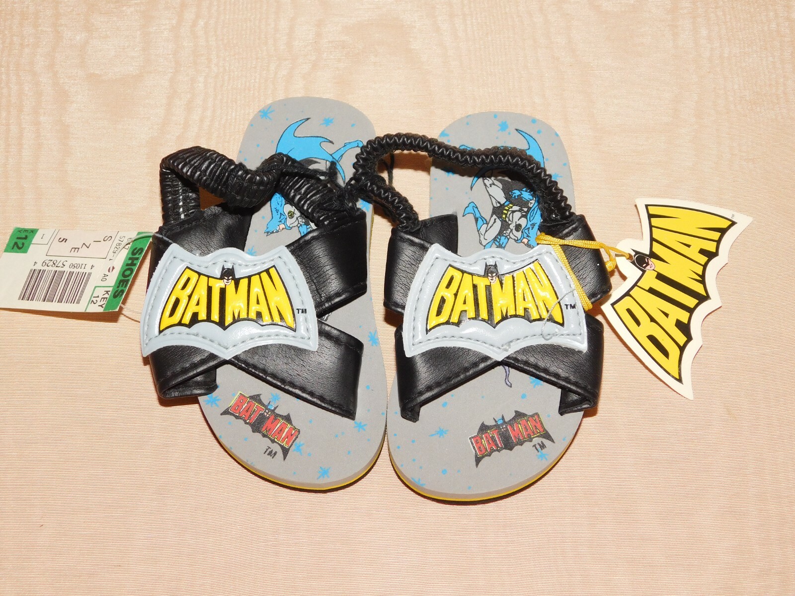 VINTAGE 1989 DC COMICS  BATMAN FOOTWEAR SHOES SANDALS CHILD SIZE 5 NEW OLD STOCK