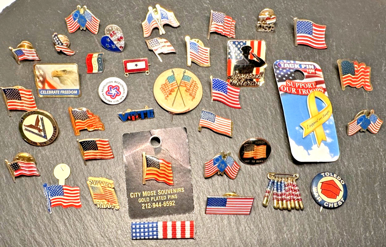 LOT OF 35+ VINTAGE USA PATRIOTIC PINS : FLAGS, VETERANS, \'76, MORE I127