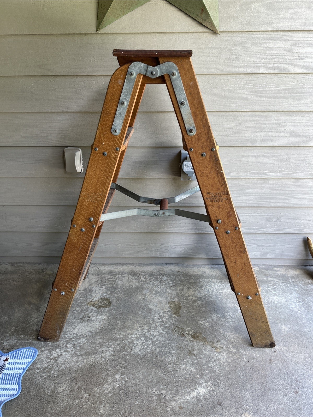 VTG ANTIQUE BELL SYSTEM WESTERN ELECTRIC OAK WOOD 48” STEP LADDER ED-91130-01