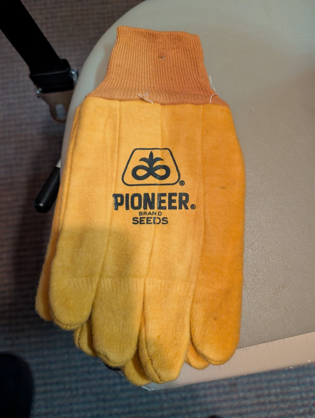 pioneer Seed Gloves Felt