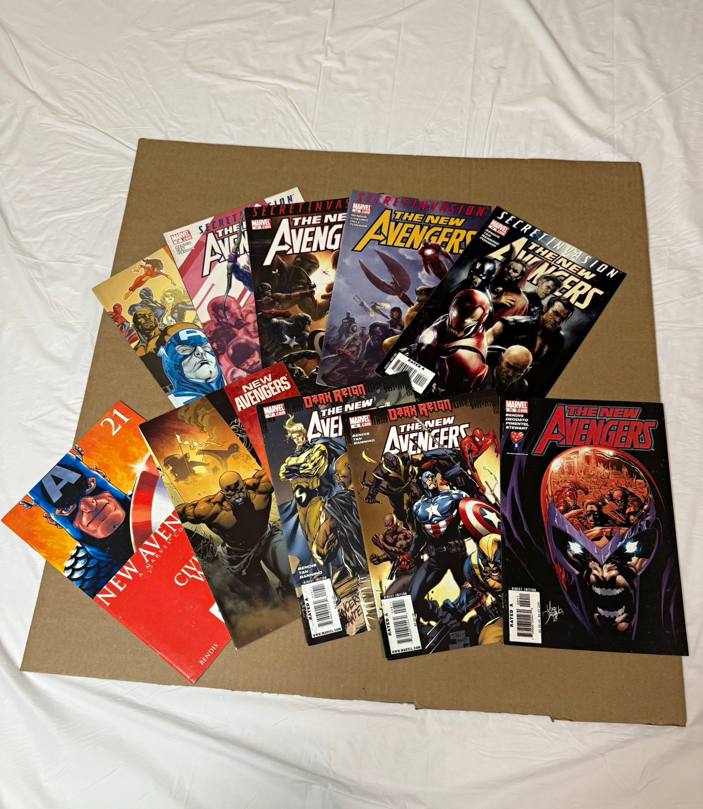 Marvel The New Avengers Comic Book Lot Mixed (Lot of 10 Comic books)
