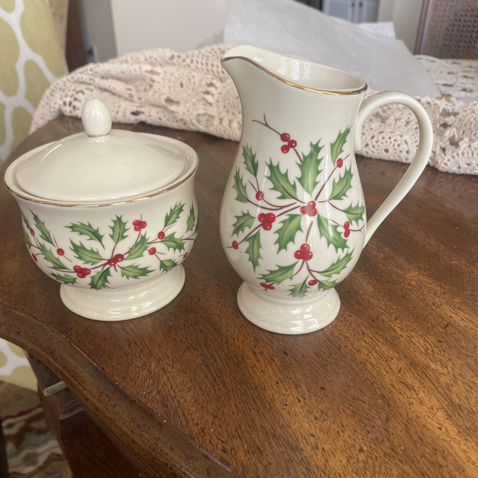 Lenox Holiday Holly Leaves & Berry Sugar And Creamer Set  Excellent 