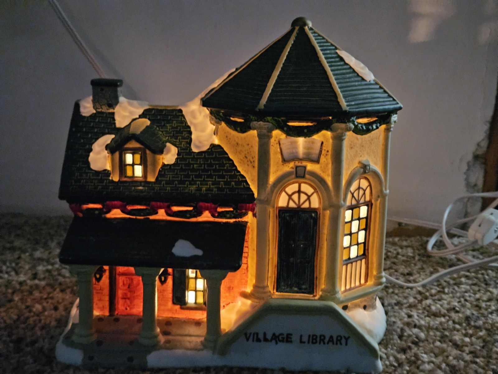 Vintage Dickens VILLAGE LIBRARY Collectables Victorian Series 1997 W/Cord RARE 