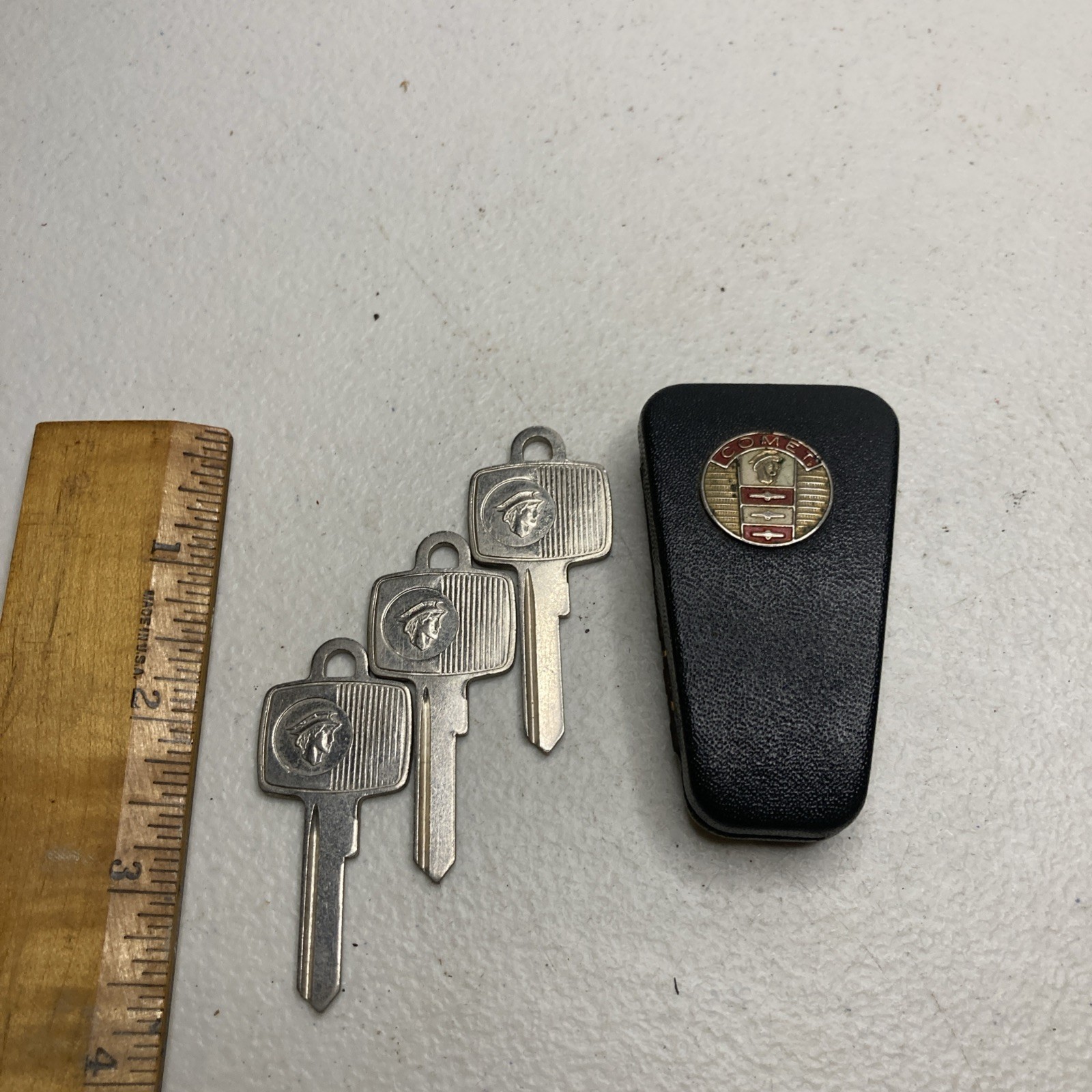 RAREVintage 1960s Mercury Comet auto key holder With 3 Original Key Blanks.-AU