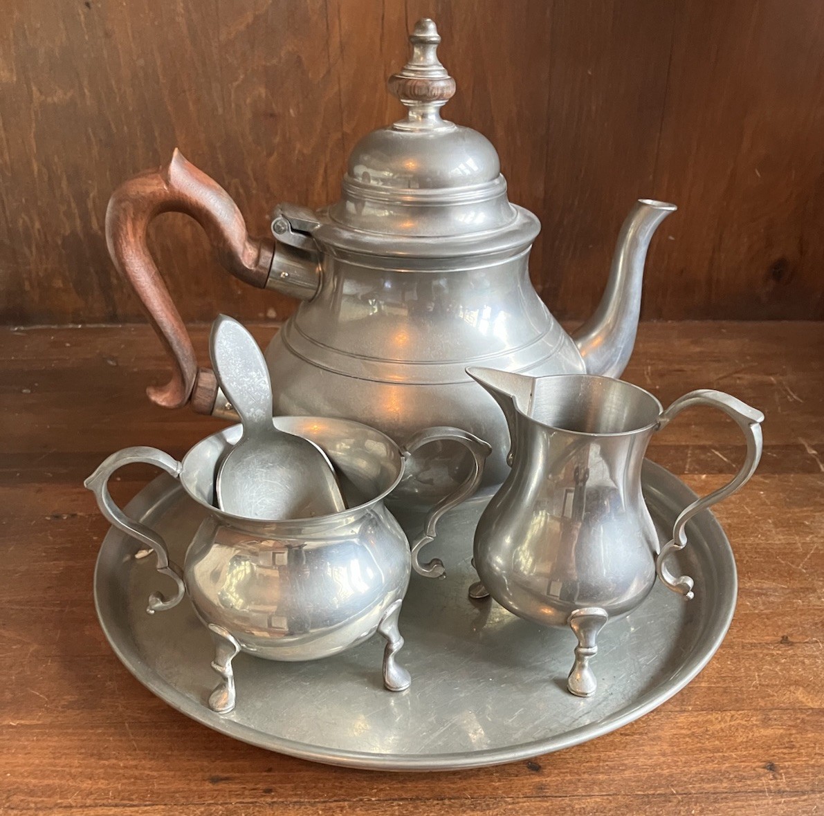 Williamsburg Stieff 5 piece Pewter Tea Set.  Teapot, Sugar, Spoon, Creamer, Tray