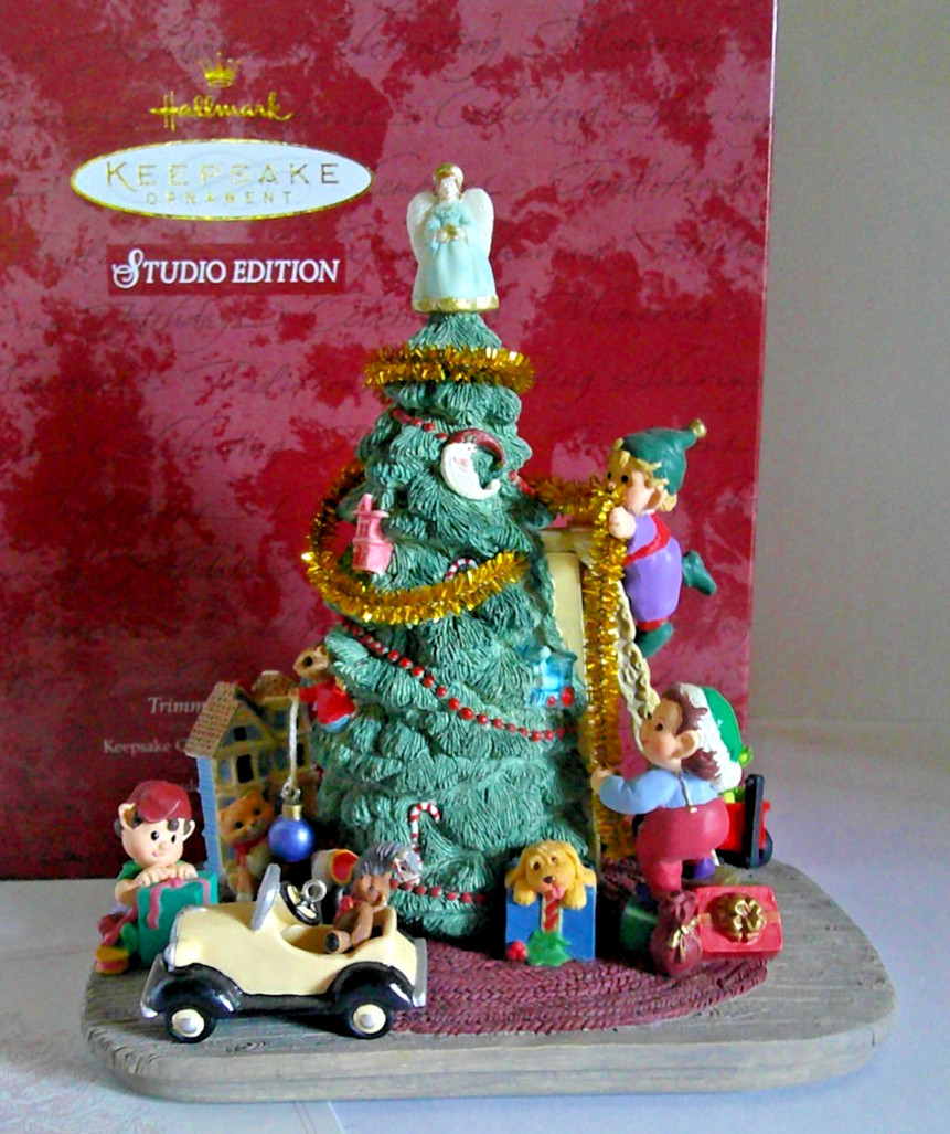 HALLMARK Keepsake -TRIMMING SANTA\'S TREE - 1997 - Studio Edition - Signed - NEW