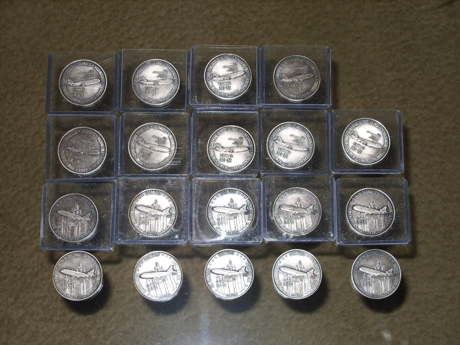 VINTAGE UNITED AIRLINES D C 10 METAL COINS