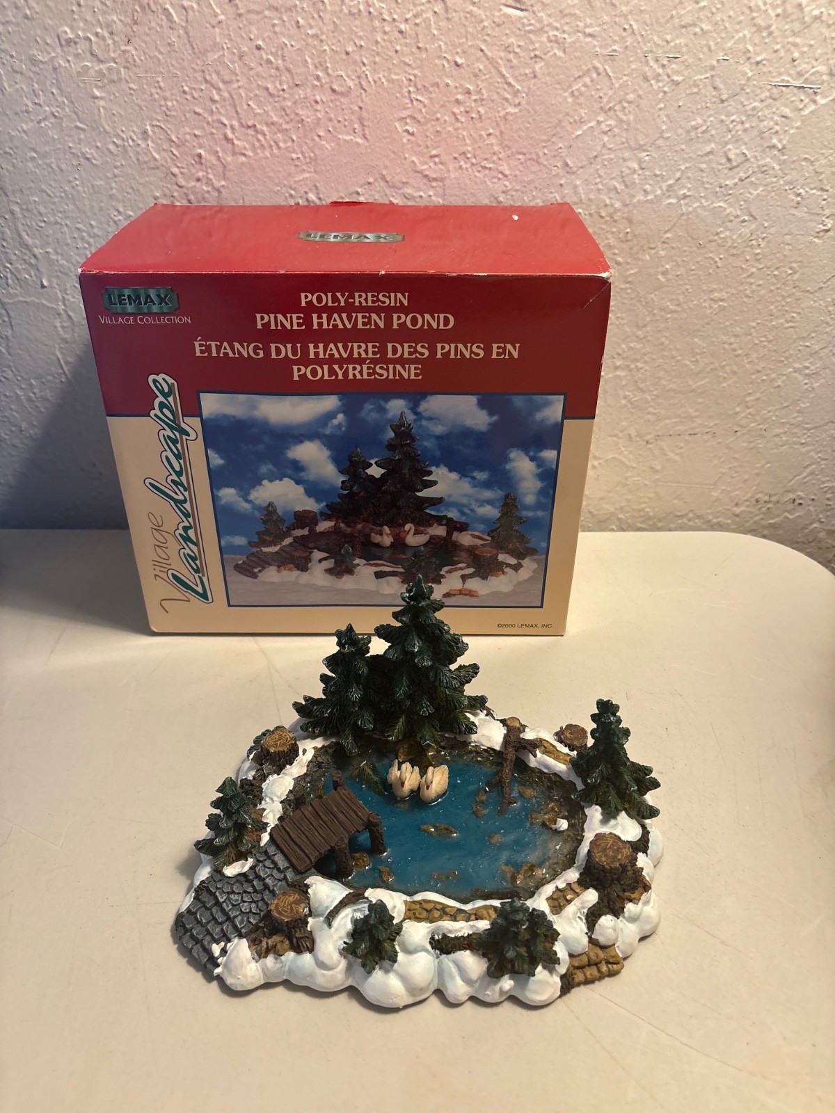 LEMAX VILLAGE COLLECTION PINE HAVEN POND SWANS 2000 CHRISTMAS DECOR WITH BOX