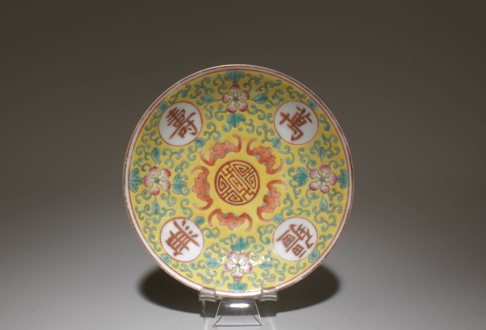 An Antique Porecelain Plates. Seal mark at base