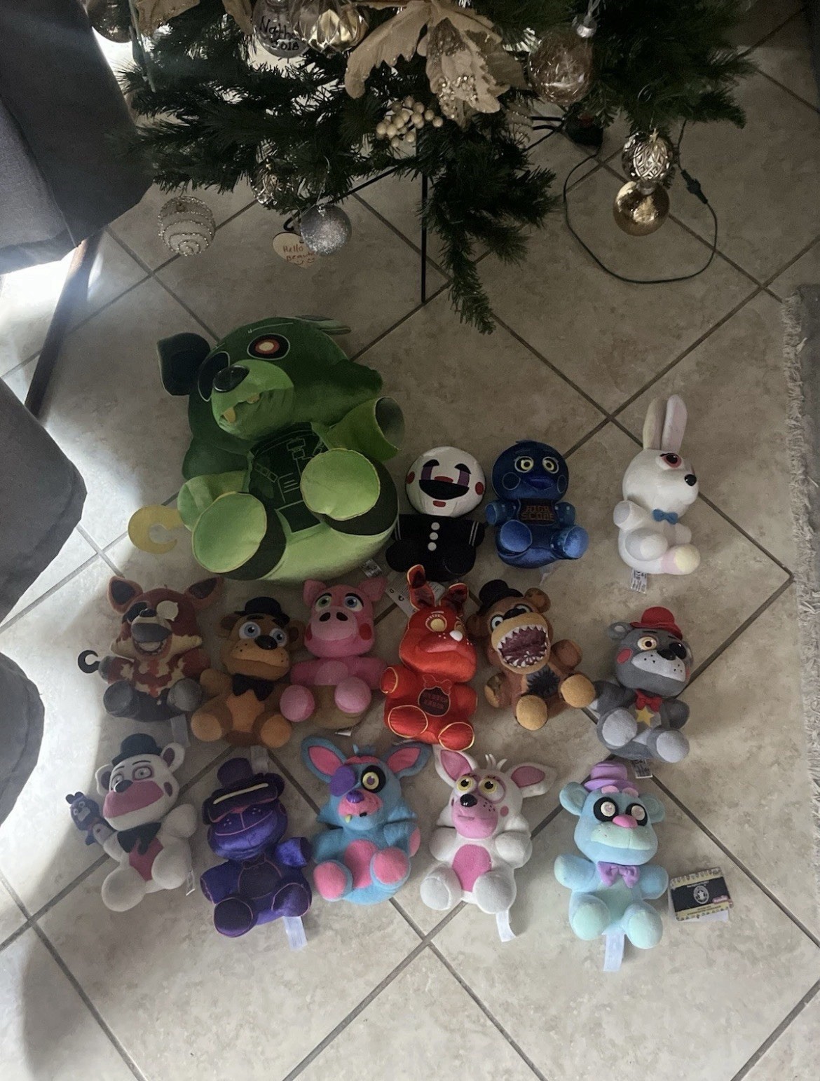 FNAF Plushie 15 Piece With Jumbo Foxy Plush Five Night At Freddy Well Condition